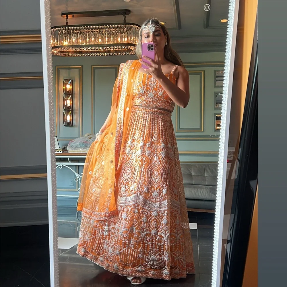 Lehenga - size M - Picture 2 of 2